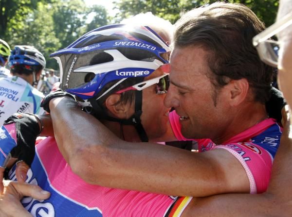 Alessandro Petacchi (Lampre - ISD) and a teammate at the finish