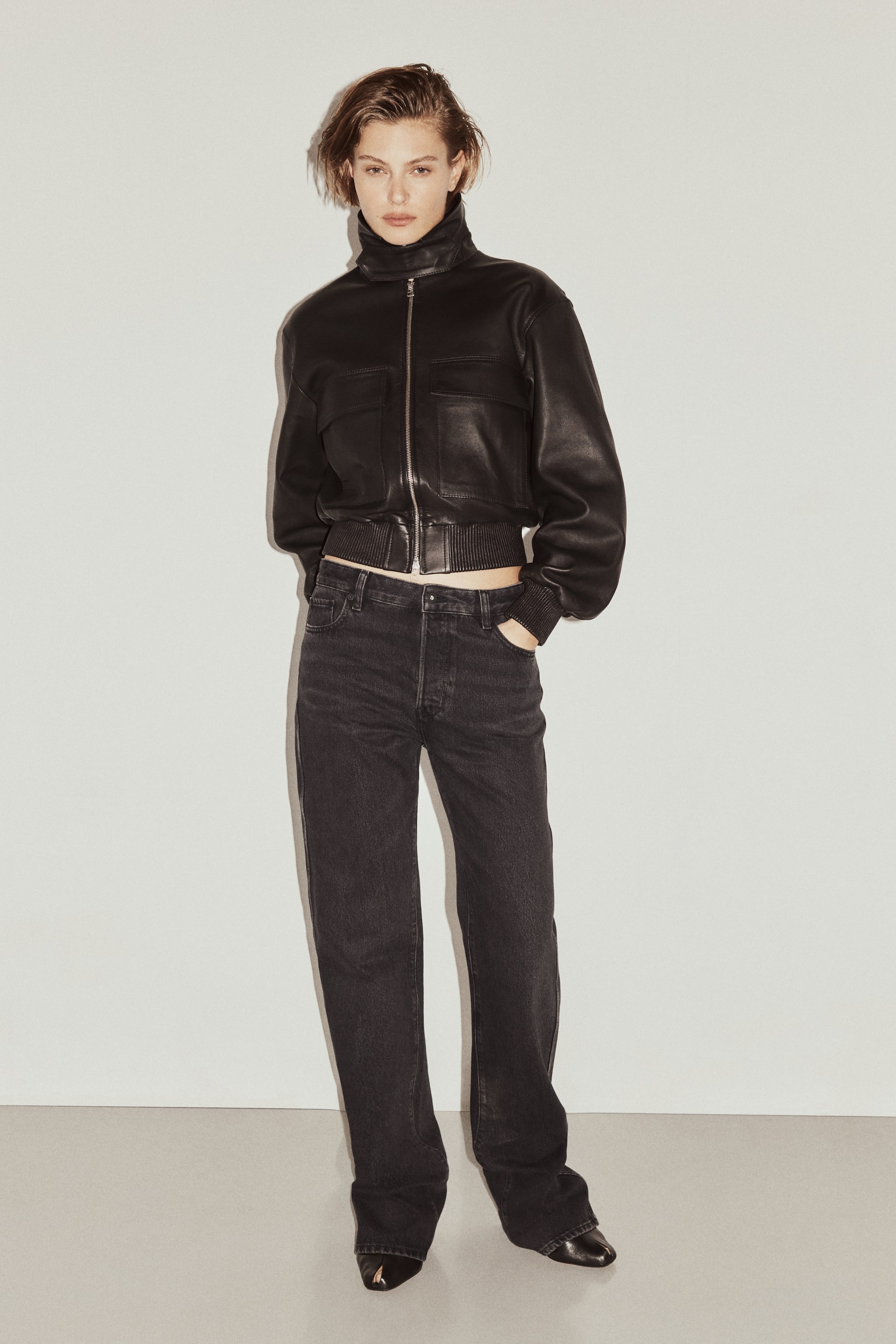 Straight-Leg Jeans - Black