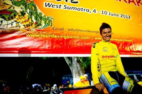 Oscar Pujol (Azad University Cross Team) looks happy with the yellow jersey