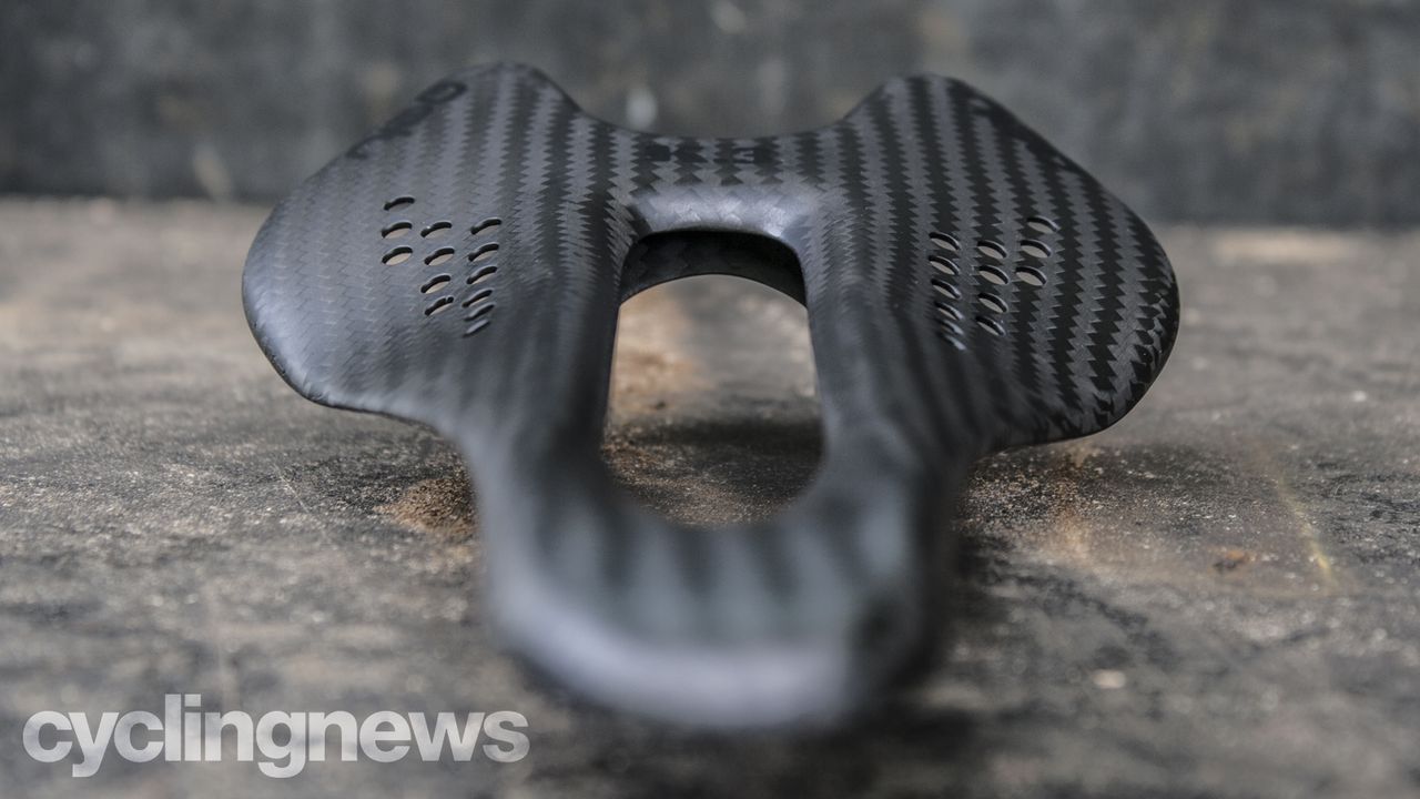 Gelu K-3 Carbon saddle