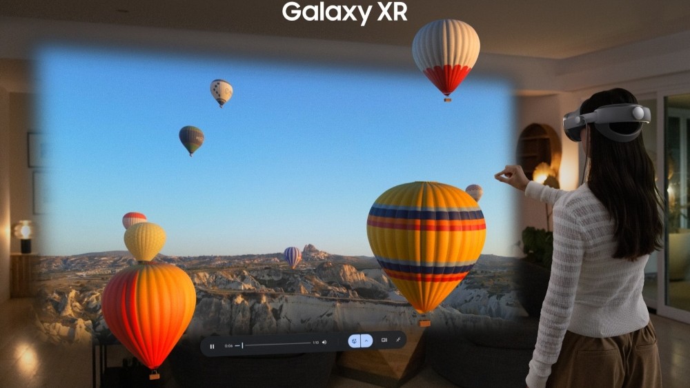 The Samsung Galaxy XRbeing use dto see a 3D image