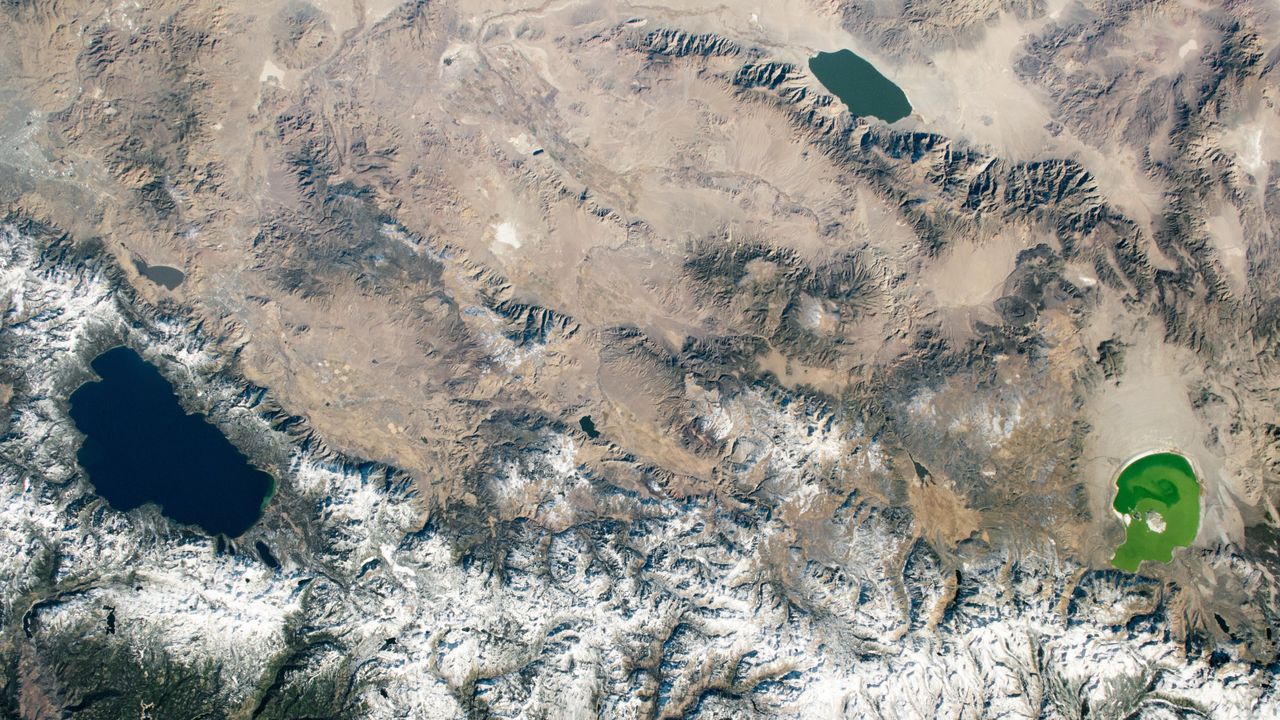 Trio of drastically different US lakes straddles t