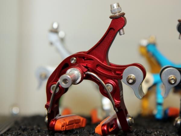 The pin and slot on the rear of KCNC's road caliper increases the leverage while allowing for even movement between the two arms.