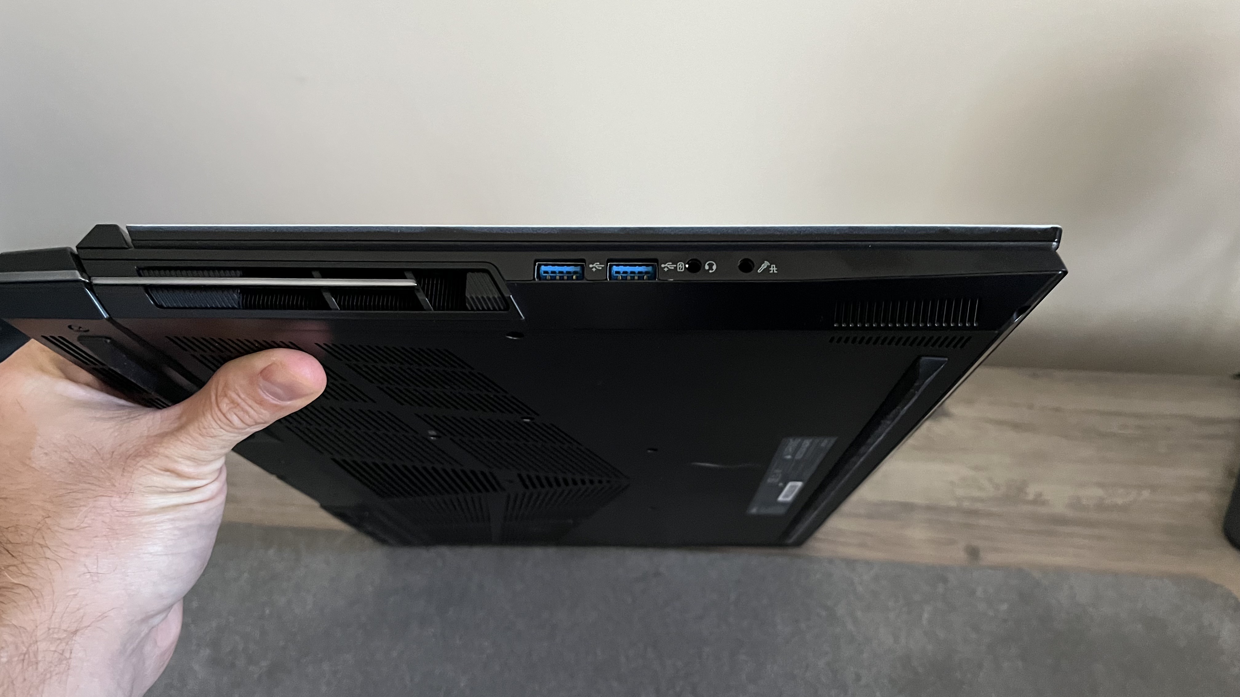 Origin EON17-X v2 right side ports