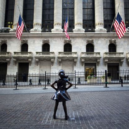 Flag, Public space, Architecture, Palace, Town square, City, Street, Plaza, Tourism, Vacation, 