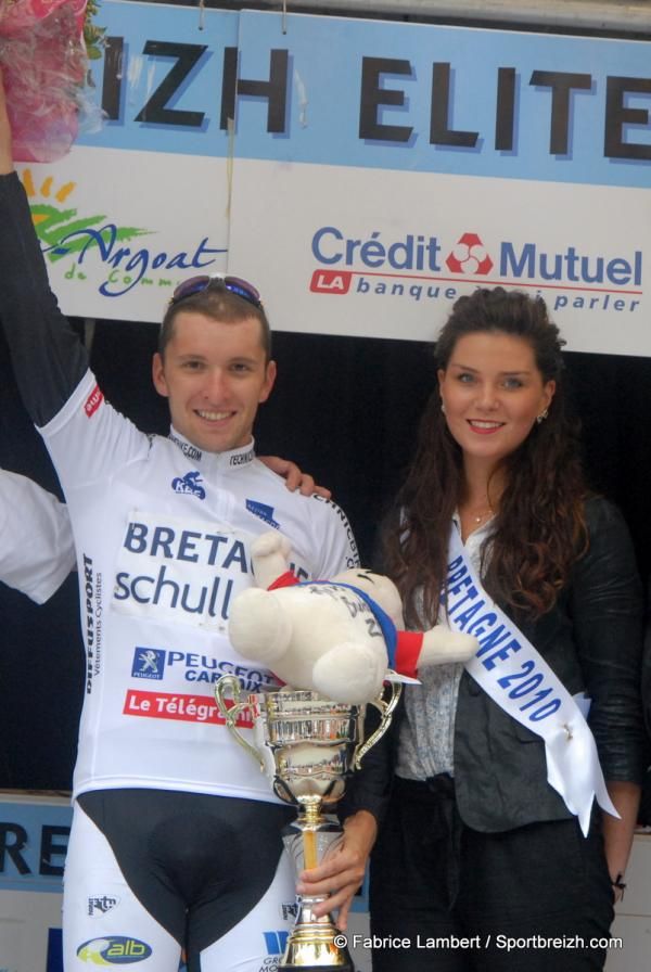 Laurent Pichon (Bretagne Schuller) and Miss Brittany on the podium.