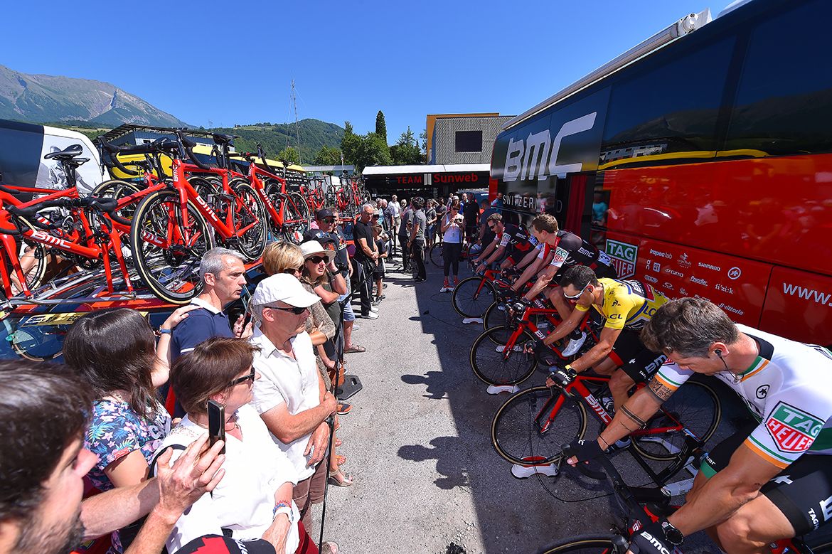 BMC Racing warming up ahead of the Crit&eacute;rium du Dauphin&eacute;'s final stage