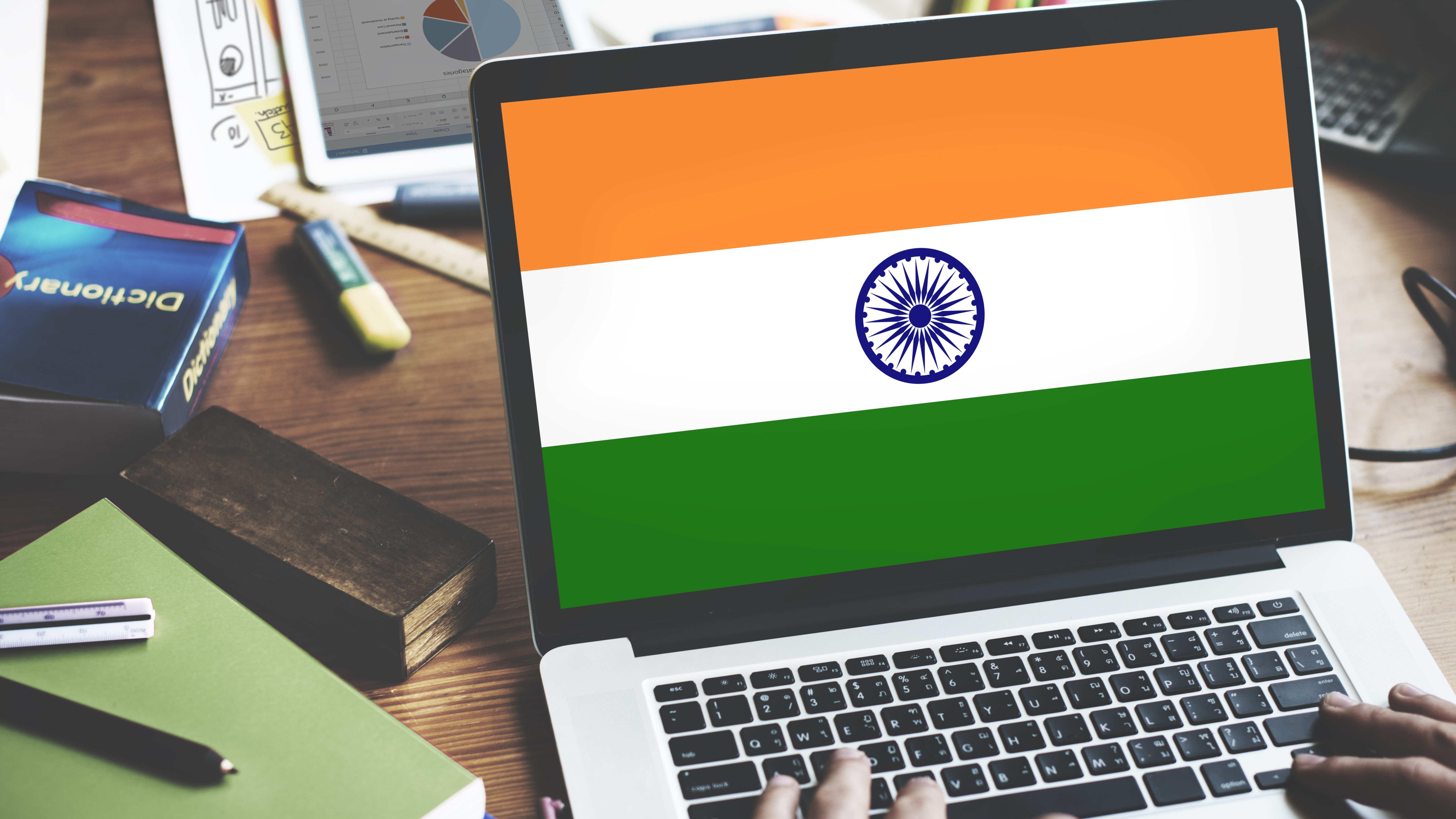 پرچم هند بر روی صفحه نمایش لپ تاپ