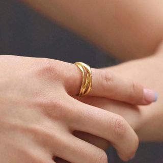 Image of gold ring