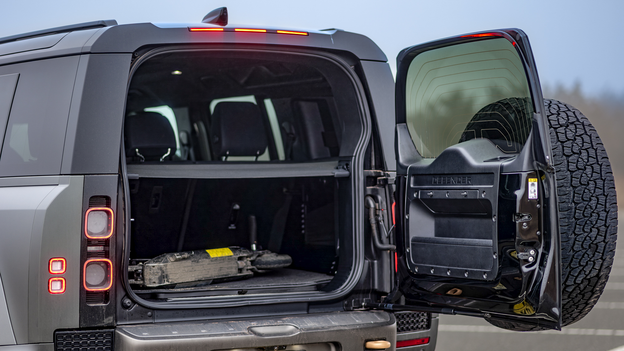 Land Rover Defender 2025