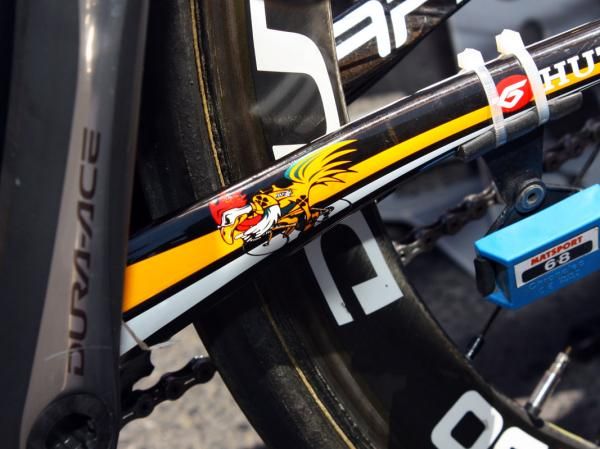Australian Francaise des Jeux rider Wesley Sulzberger sported this playful decal on his non-driveside chain stay.