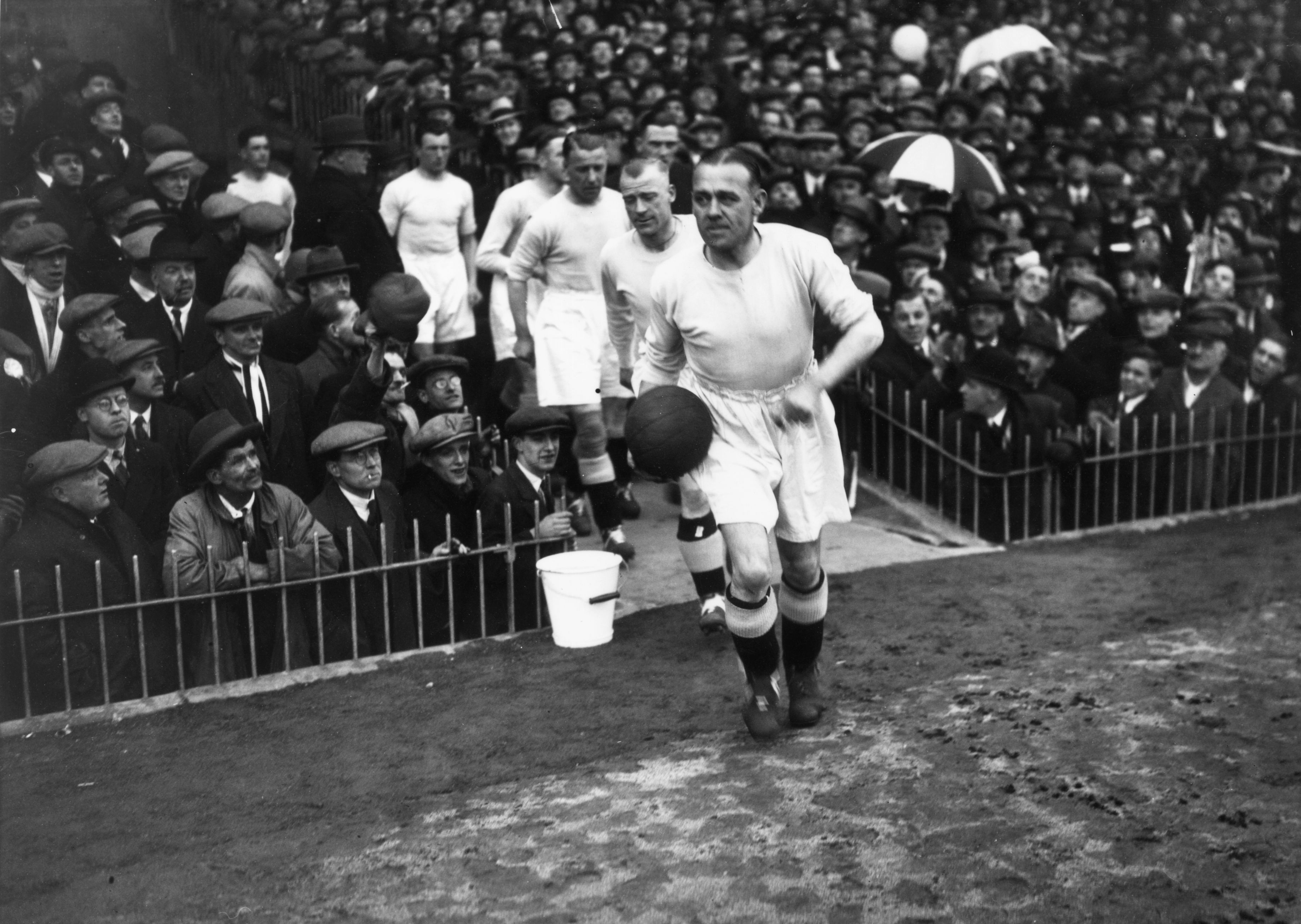 Manchester City players head out onto the pitch for a game against Arsenal in 1932.