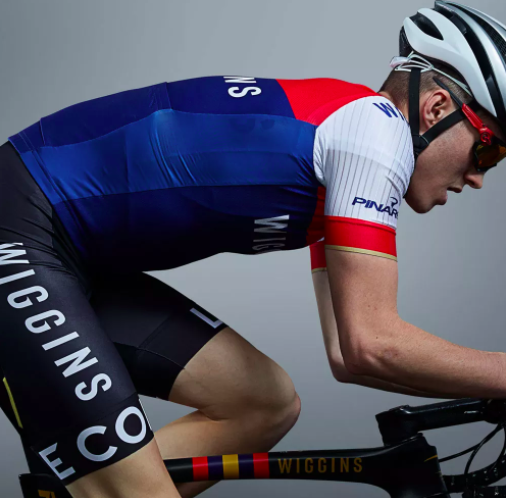 Flashes of gold on the sleeve cuffs and jersey collar are a nod to Wiggins' Olympics success