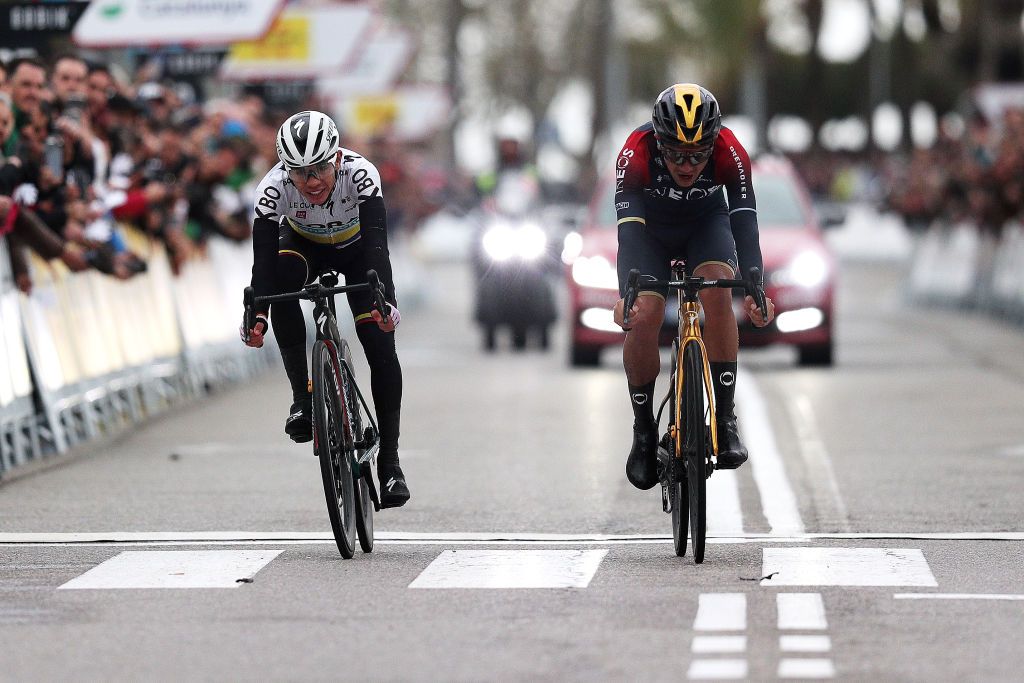 CAMBRILS SPAIN MARCH 26 LR Sergio Andres Higuita Garcia of Colombia and Team Bora Hansgrohe and Richard Carapaz of Ecuador and Team INEOS Grenadiers sprint at finish line during the 101st Volta Ciclista a Catalunya 2022 Stage 6 a 1685km stage from Costa Daurada SalouCambrils to Costa Daurada SalouCambrils VoltaCatalunya101 WorldTour on March 26 2022 in Cambrils Spain Photo by Gonzalo Arroyo MorenoGetty Images