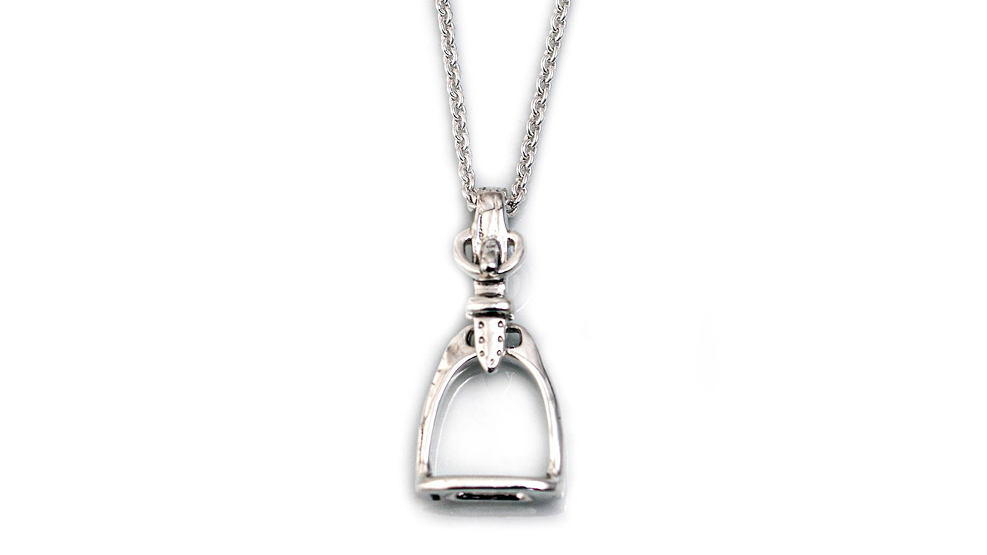 Hiho Silver small stirrup pendant
