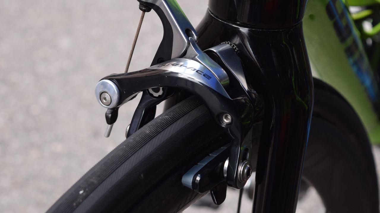 Shimano Dura-Ace 9000 series brakes front and rear are paired with Mavic specific brake pads