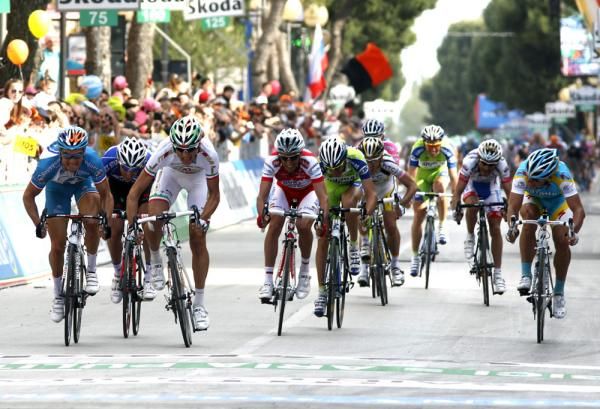 The Giro's heads of state sprint for the line