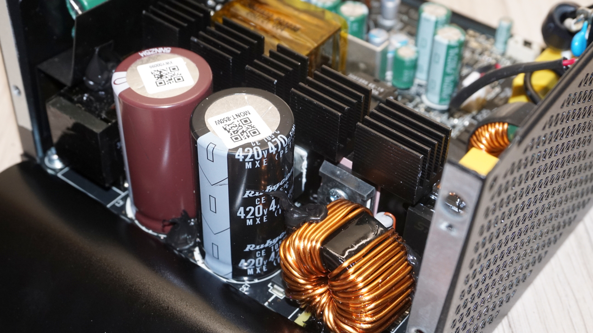 Montech Century II Gold 850W ATX 3.1