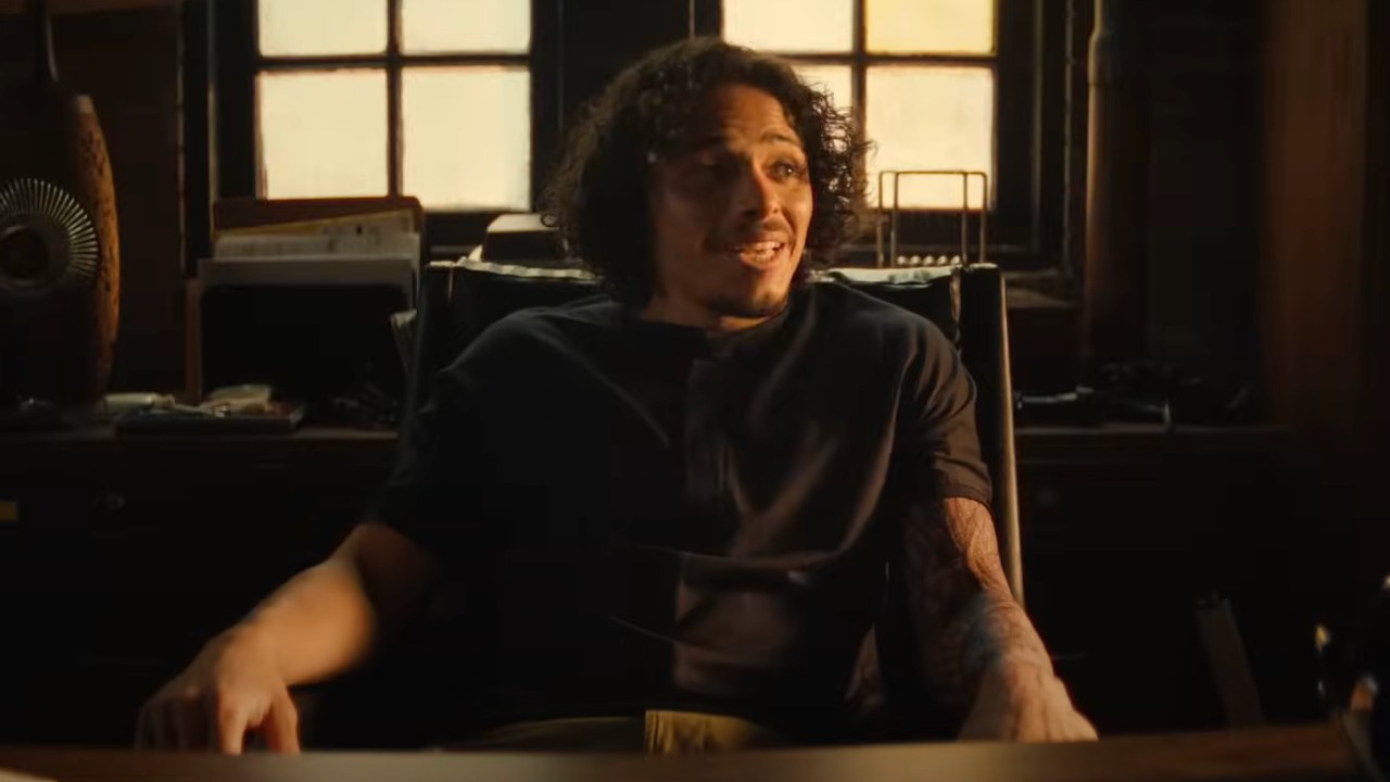 Parker Robbins (Anthony Ramos) talks to Riri Williams on Ironheart