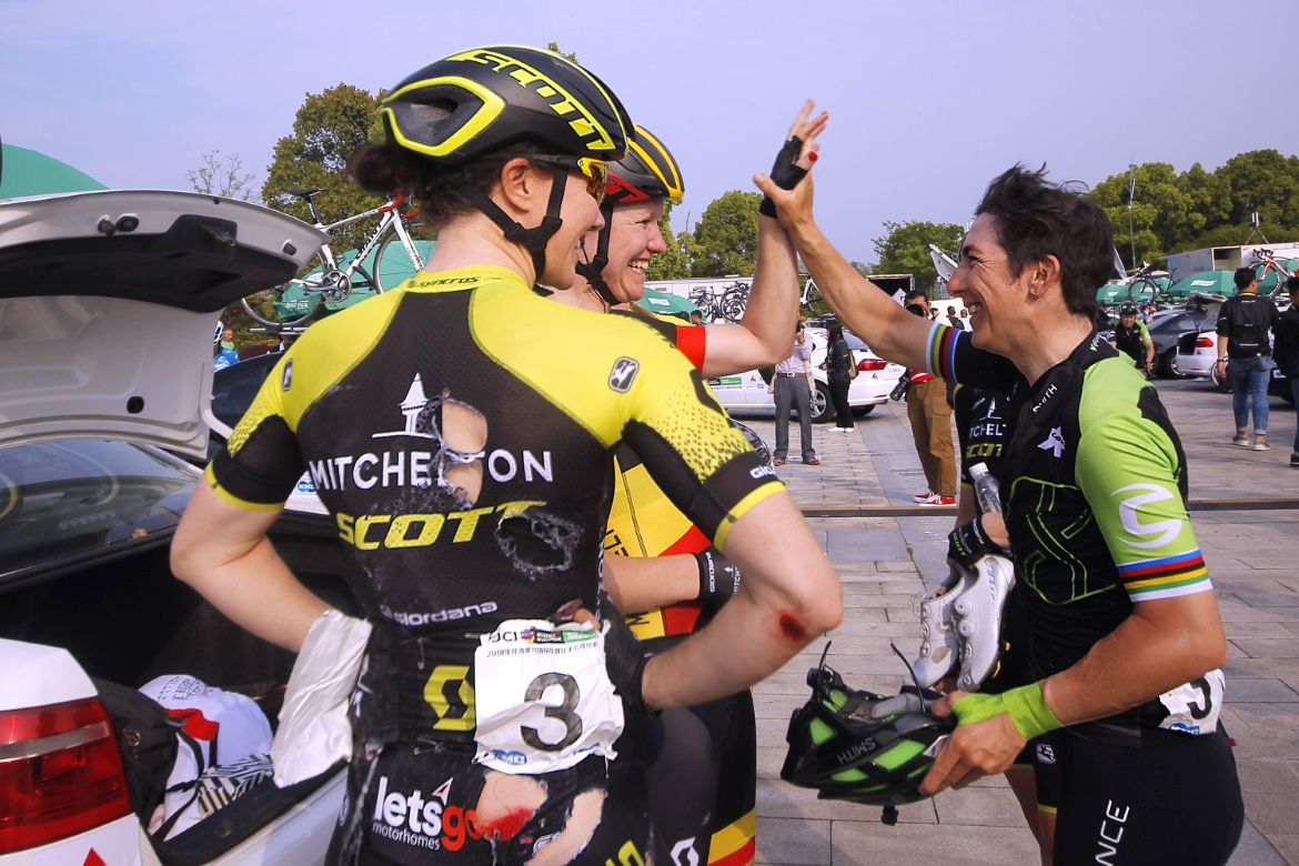 Ripped up riders congratulate stage winner Giorgia Bronzini