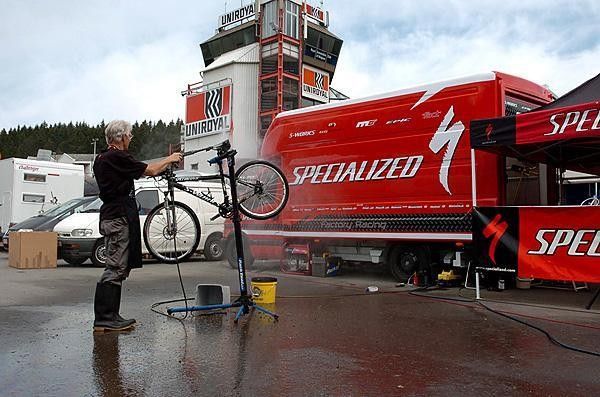The bike wash, a necessary at MTB races