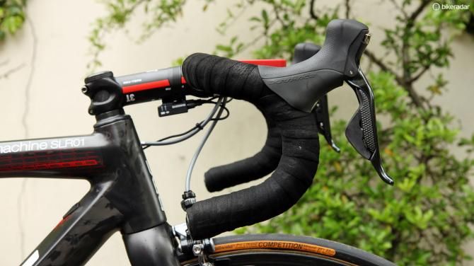 Cadel Evans (BMC) prefers a traditional-bend bar but with about 2cm cut off of the ends and padding beneath the grippy tape both on the tops and drops