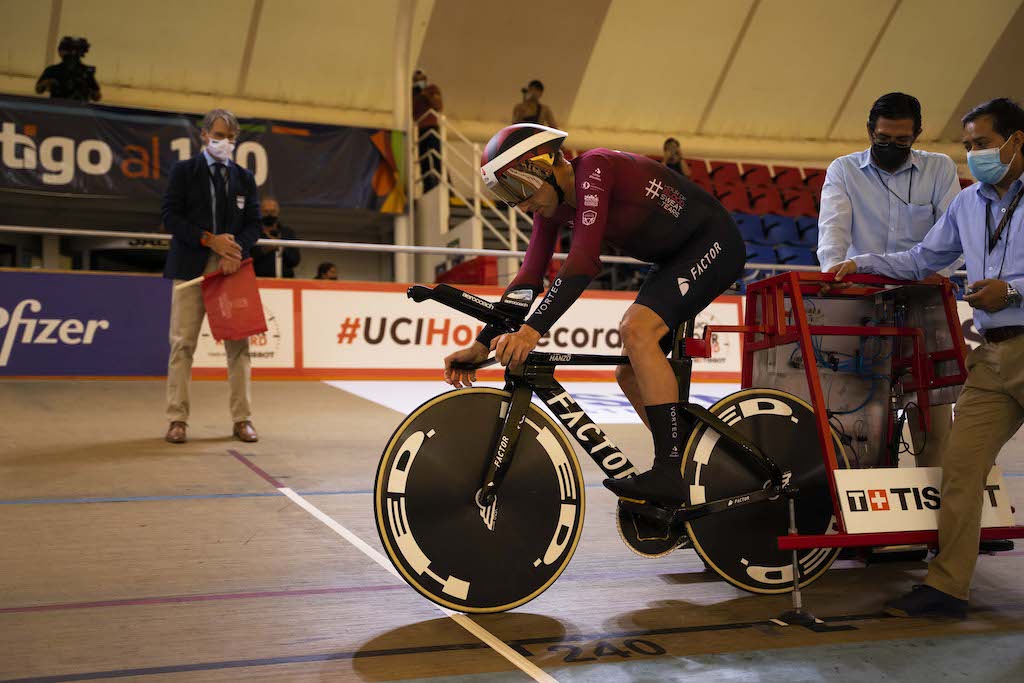 Alex Dowsett during his UCI Hour Record attempt on November 3, 2021 at the at Aguascalientes velodrome in Mexico