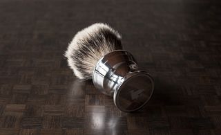 The shaving brush combines hair from Silvertip Badger hair