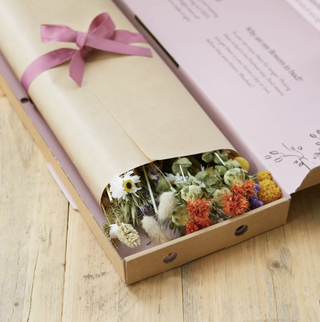 The Tayari dried flowers in box