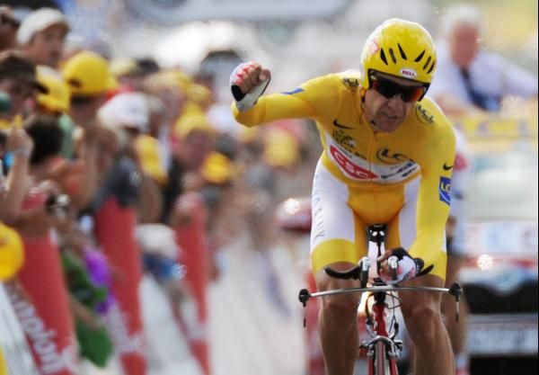 Sastre held onto the yellow jersey after the time trial