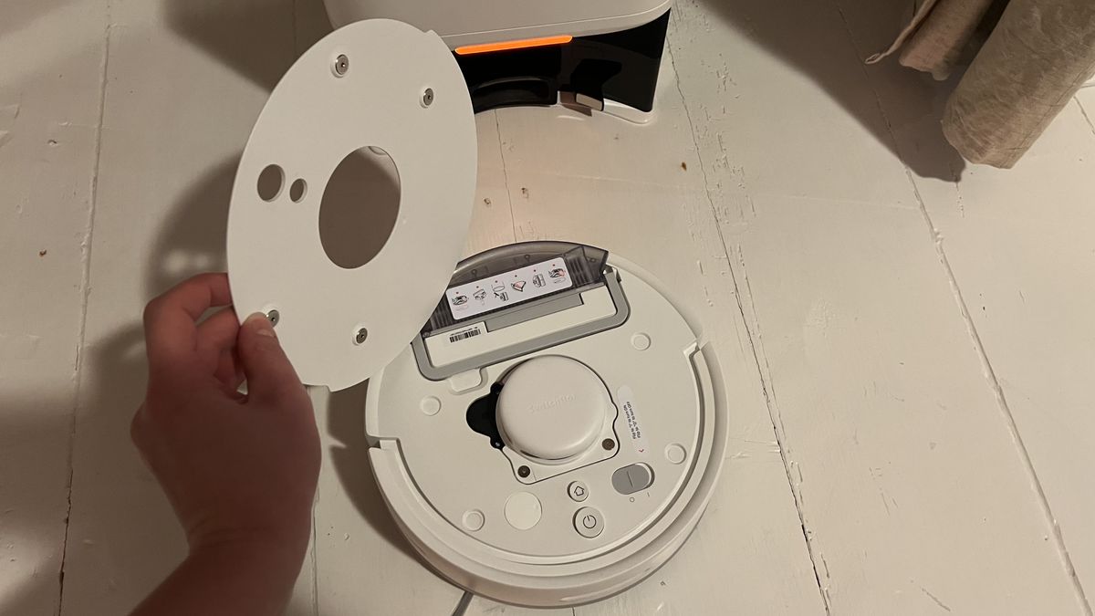 Opening up the face plate to reveal the hidden integral bin and on/off button.