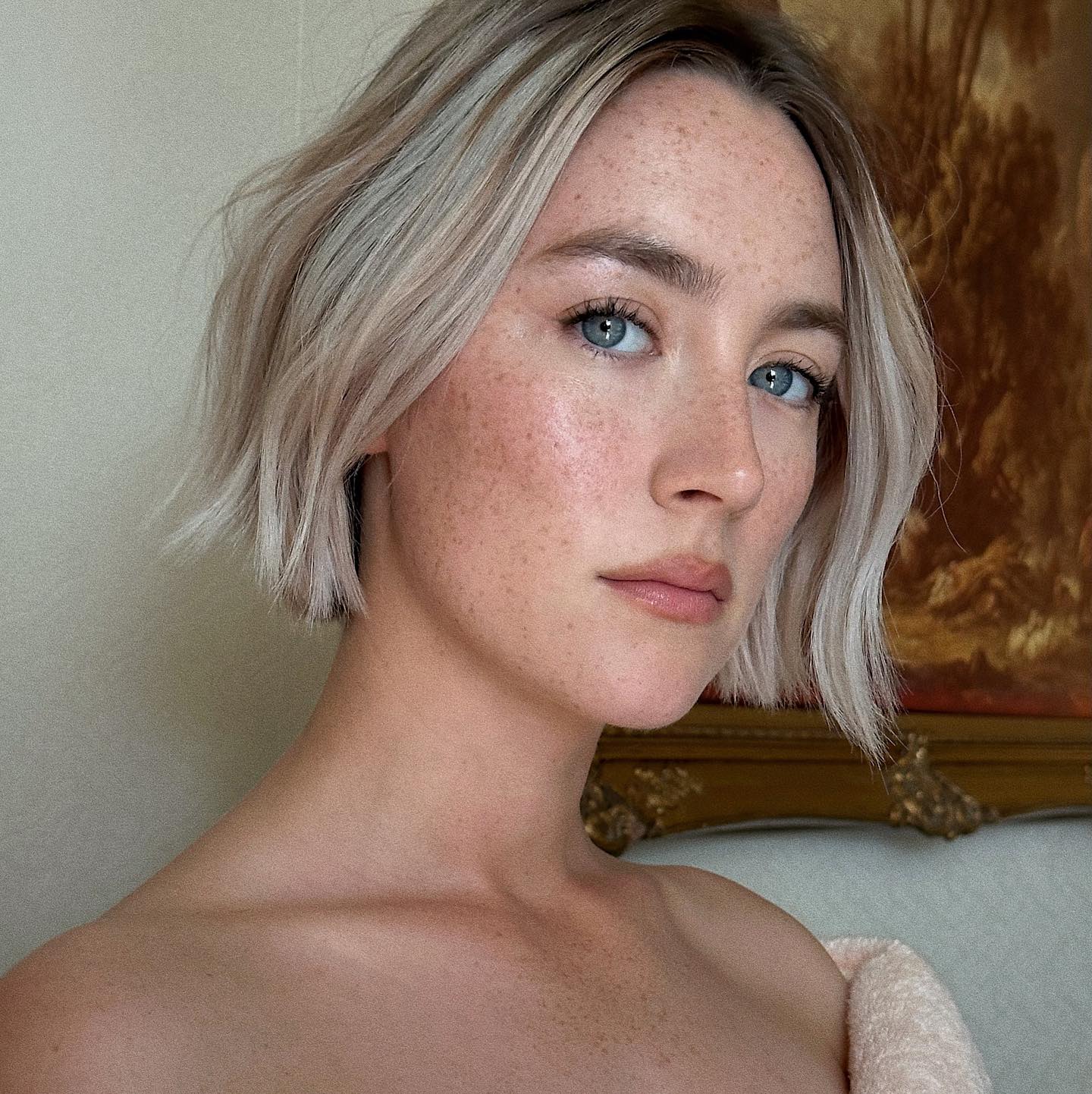 An image of Saoirse Ronan with a micro bob.