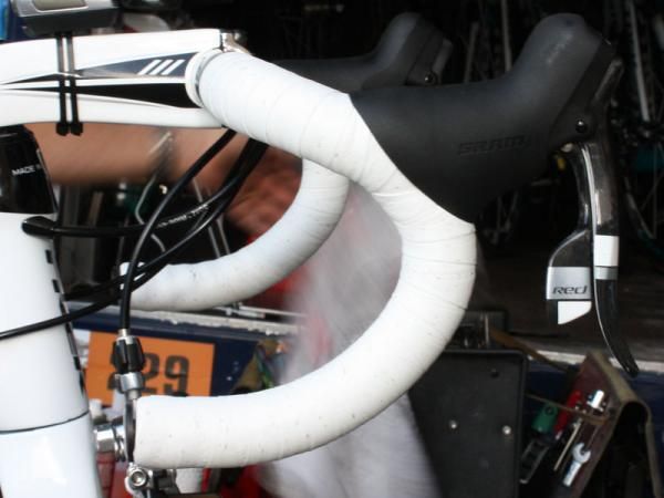 This isn't new bar tape on Alberto Contador's (Astana) Trek Madone; it's just what it looks like after mechanic Faustino Munoz is done with his washing procedure.