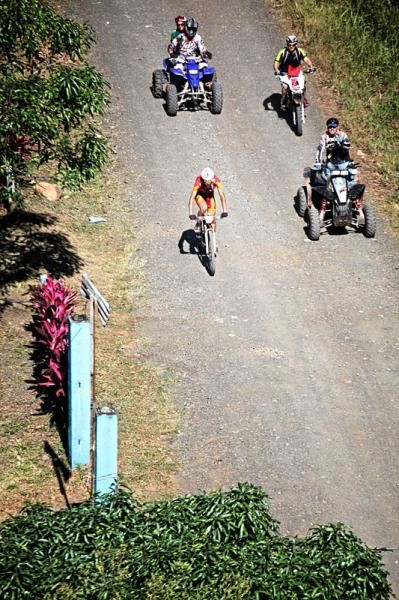 Paolo Montoya in the lead