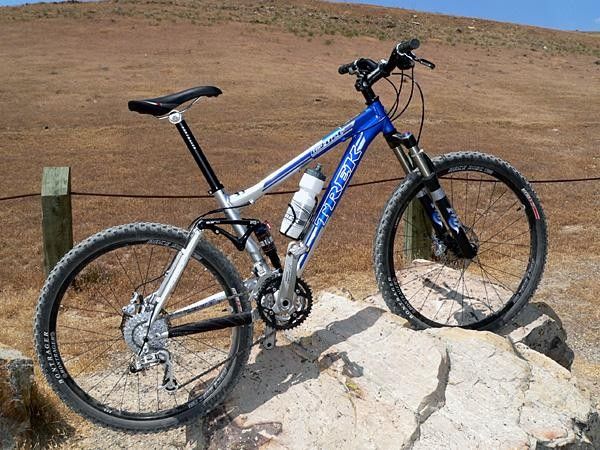 Trek&rsquo;s Top Fuel lineup now includes aluminum-framed models for the first time. Extensive hydroforming is used to shape the ZR9000 tubeset.