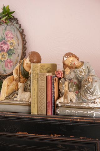 Display collections of china, ceramics or figurines on a mantlepiece