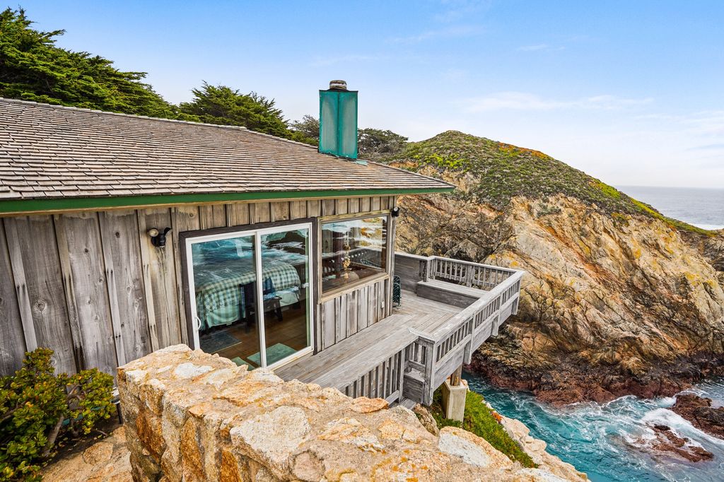 Kim Novak's house Actress Kim Novak's stunning beachside Carmel home