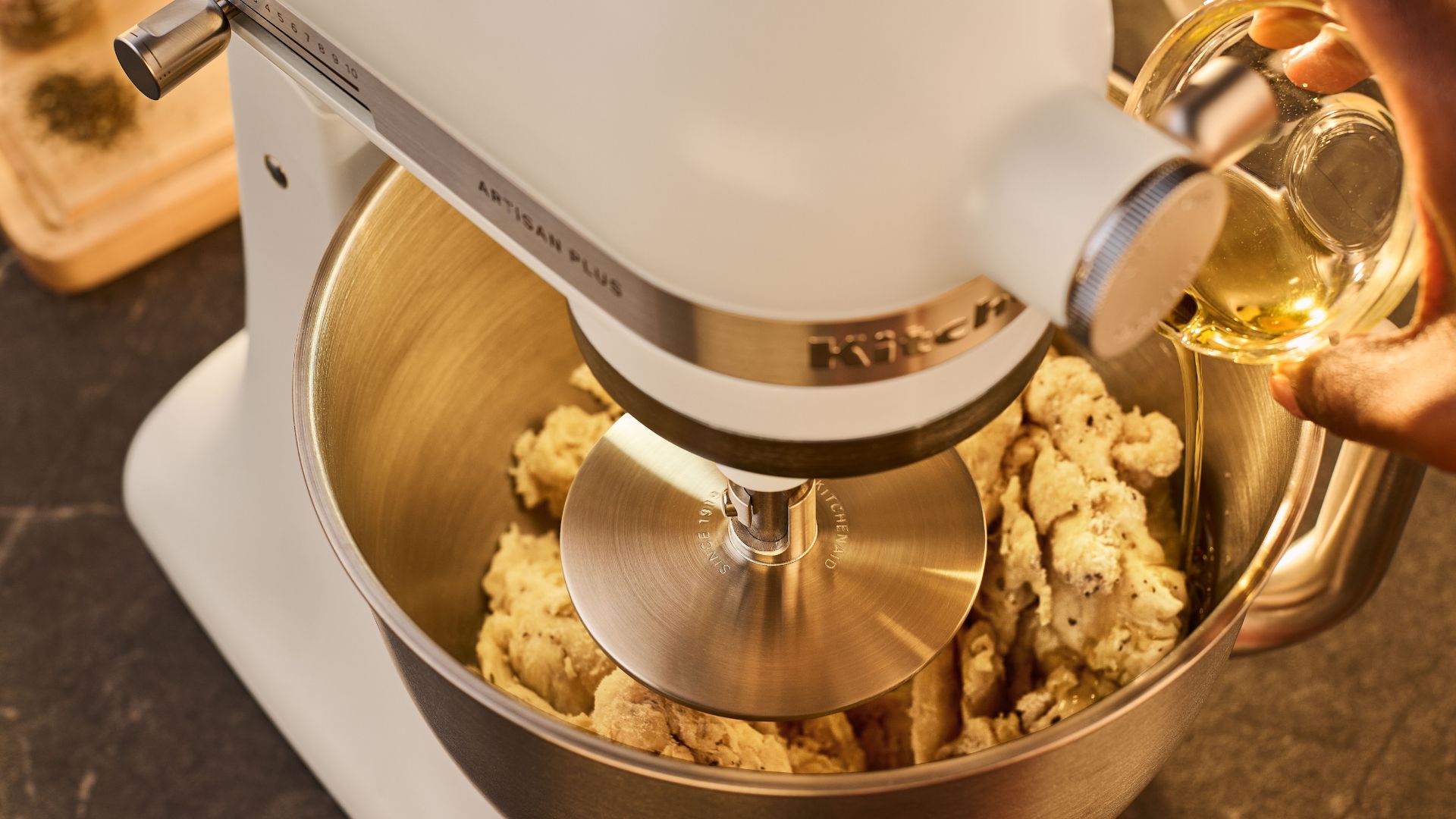 The KitchenAid Artisan Plus Tilt-Head 4.7L Stand Mixer seen from above