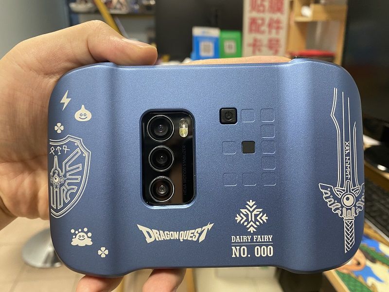 The back of the LG Wing handheld gaming device and its triple lens camera array.