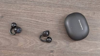 The Soundpeats Pop Clip2 on a wooden table.