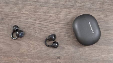 The Soundpeats Pop Clip2 on a wooden table.
