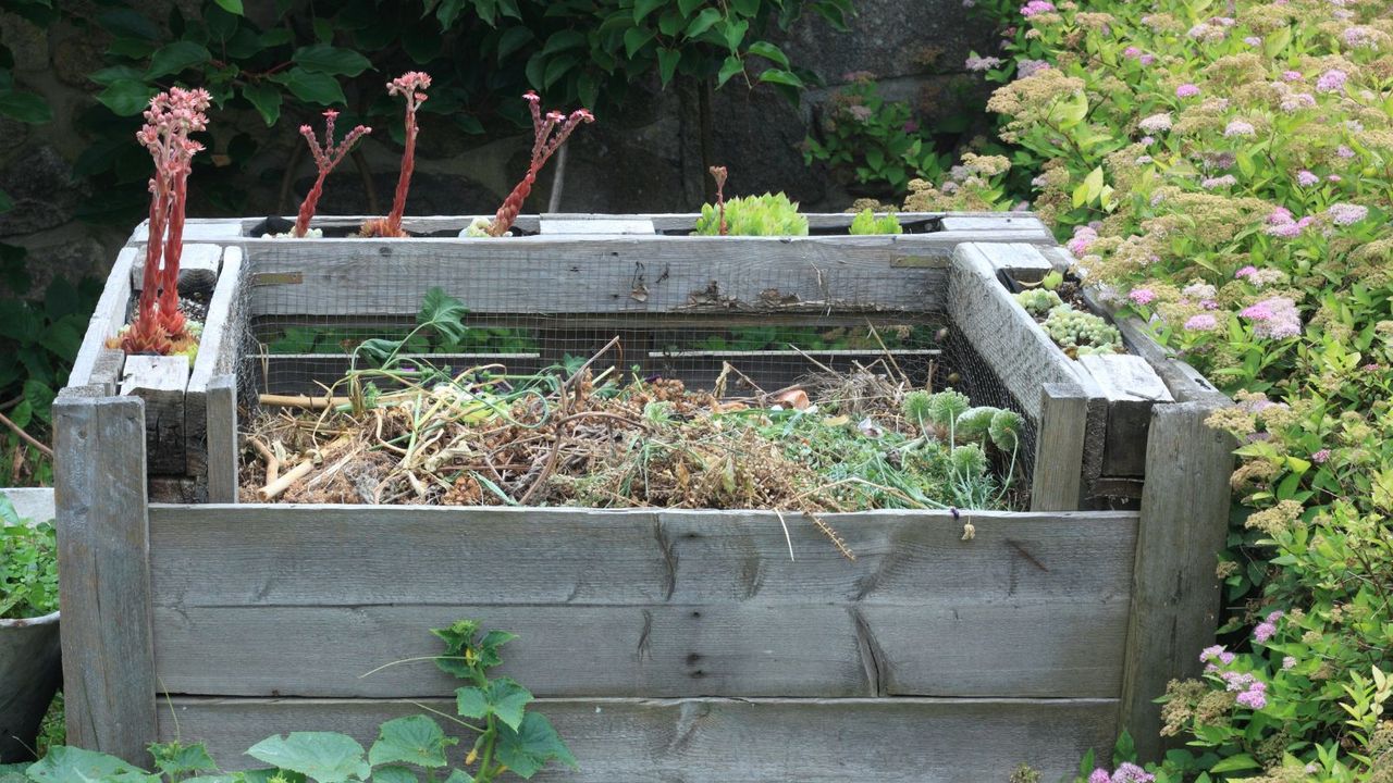 How to make a pallet compost bin 