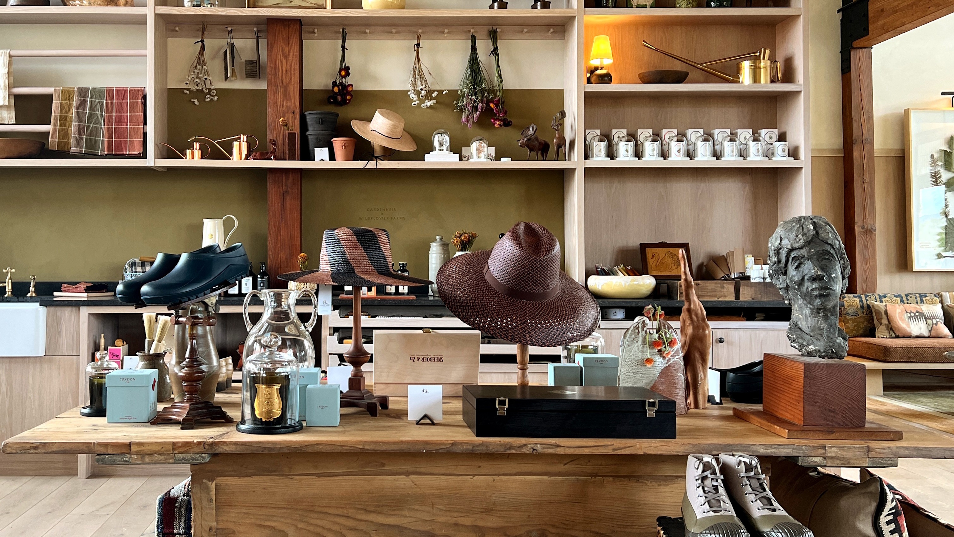 Gardenheir shop interior