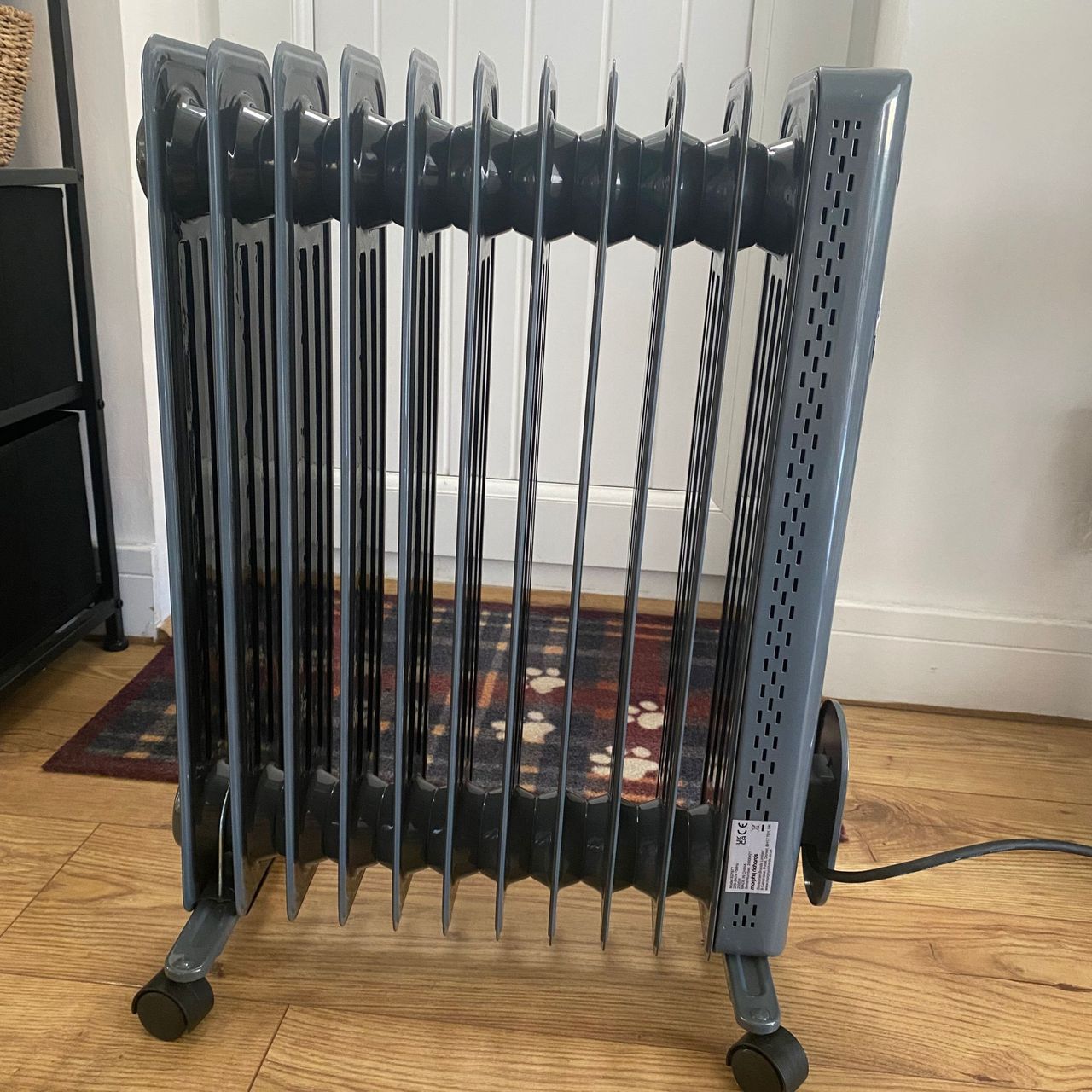 Side view of the Morphy Richards HeatFlux 2.5kW Digital Oil-filled Radiator in my kitchen diner