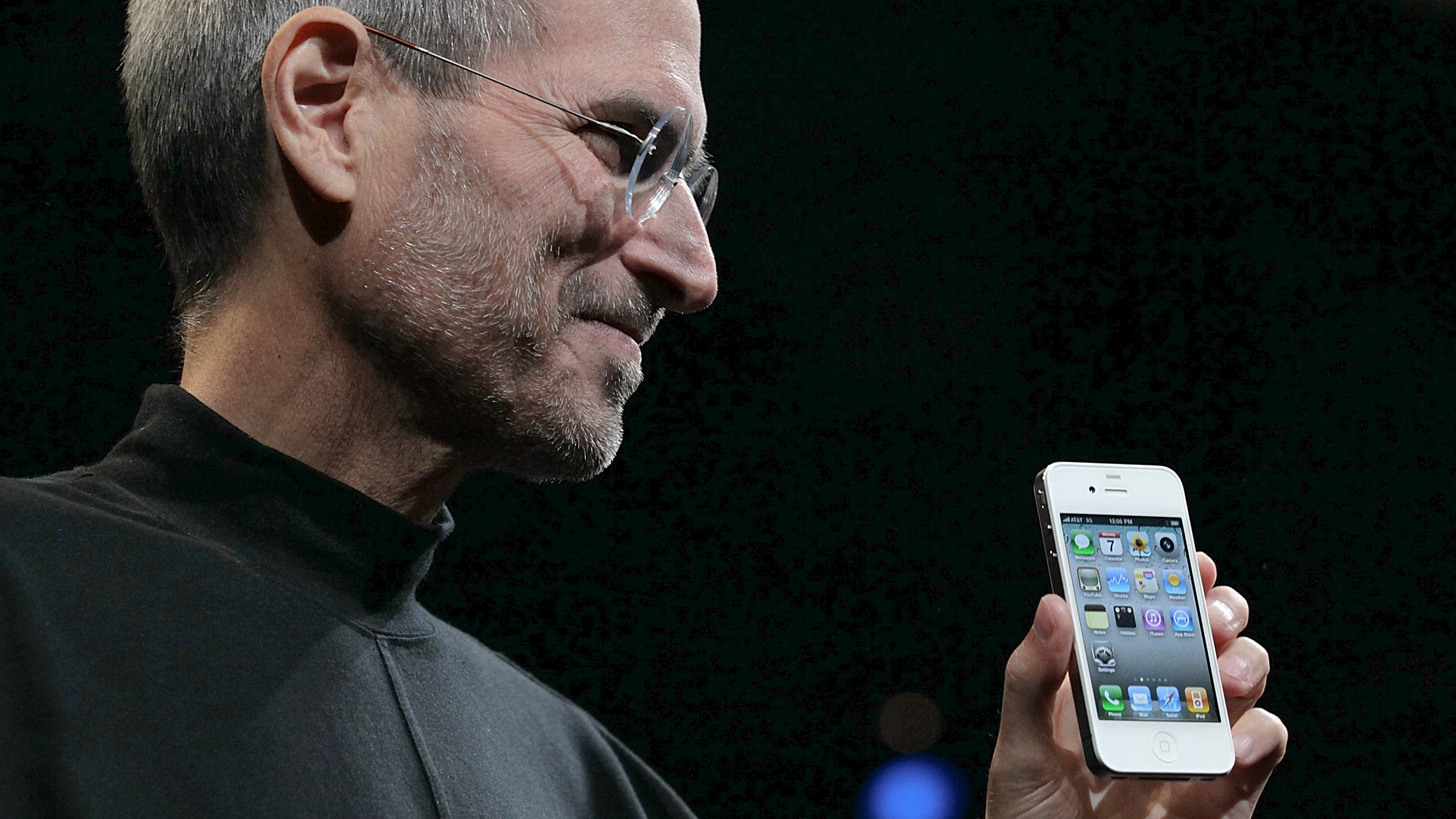 Steve Jobs unveiling the iPhone 4