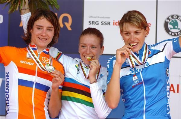 The 2009 women's World Championship podium. Marianne Vos (2nd, Netherlands), Tatiana Guderzo (1st, Italy) and Noemi Cantele (3rd, Italy).
