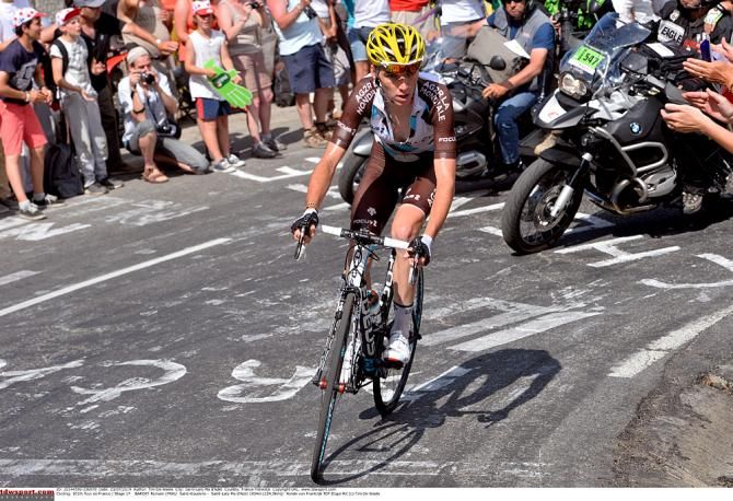 Romain Bardet (Ag2R La Mondiale) attacked on the descent of the Azet