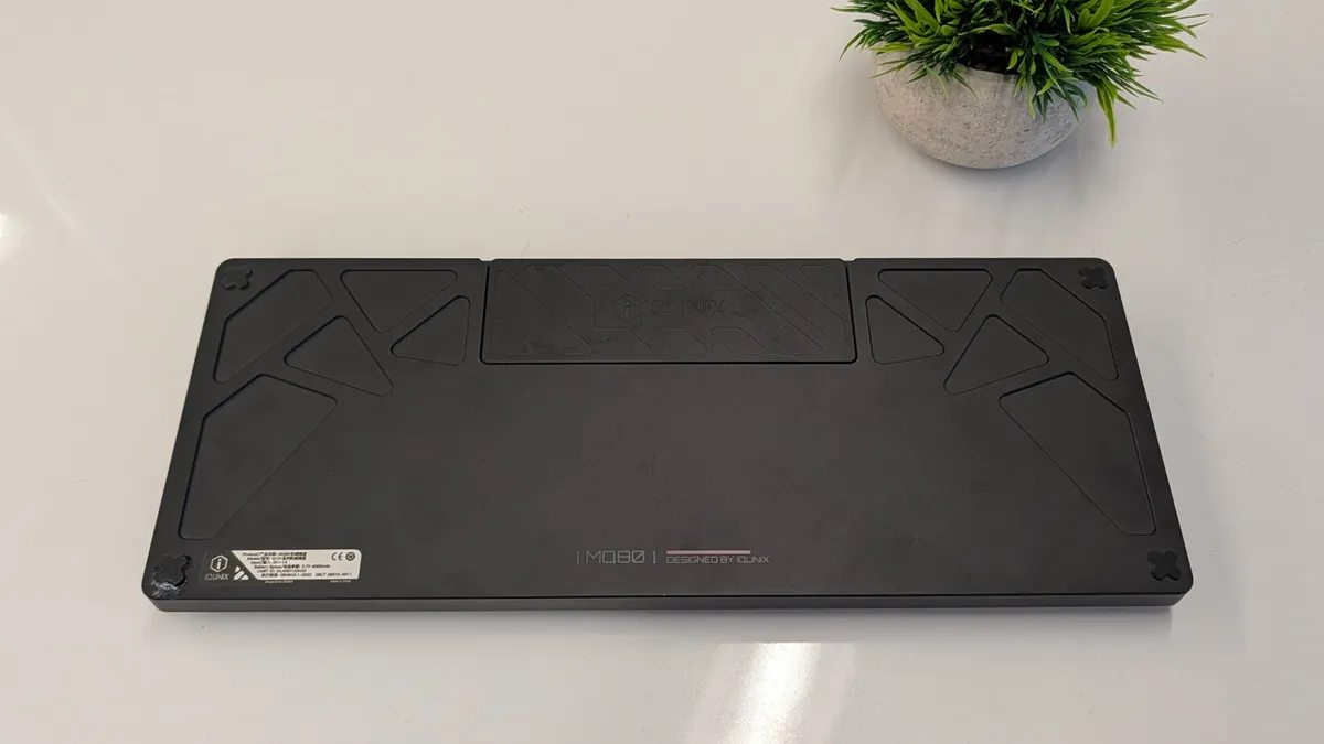 Система крепления Le-Tray Gasket Mount в клавиатуре IQUNIX MQ80