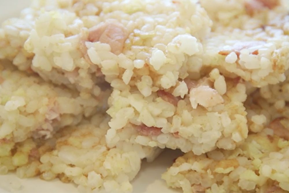 How to make bacon and egg rice cakes a great cycling snack (video
