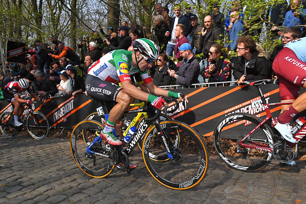 Elia Viviani climbs the cobbles at Gent-Wevelgem